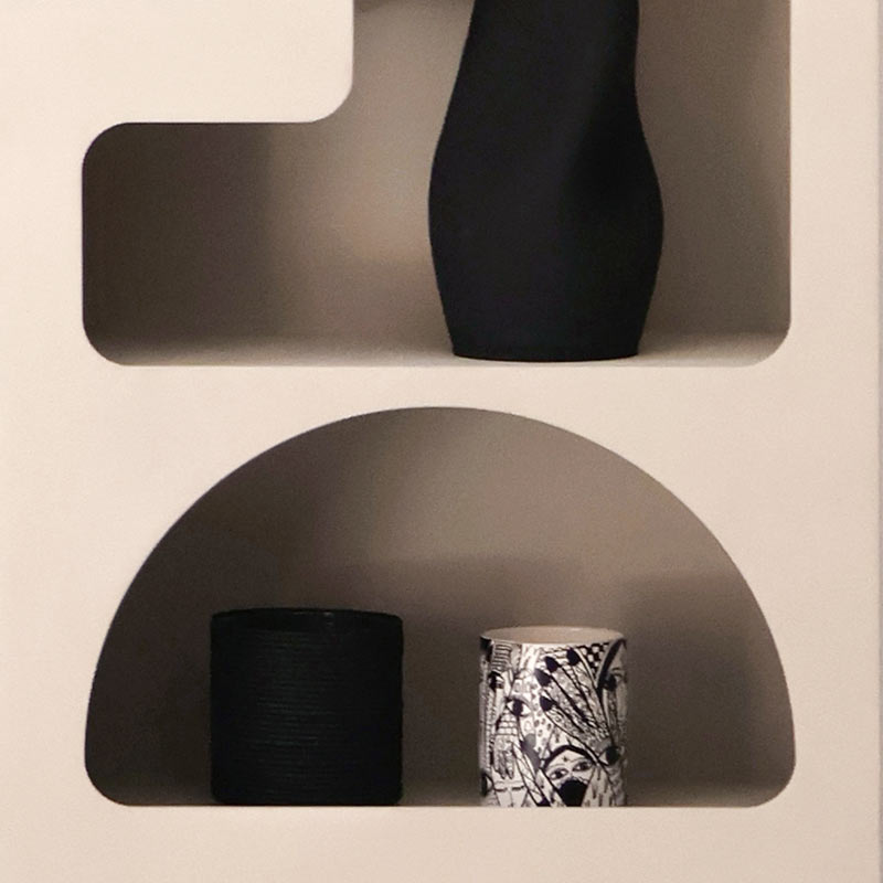 Bibliothèque Minimaliste Chapelle – Élégance et Simplicité