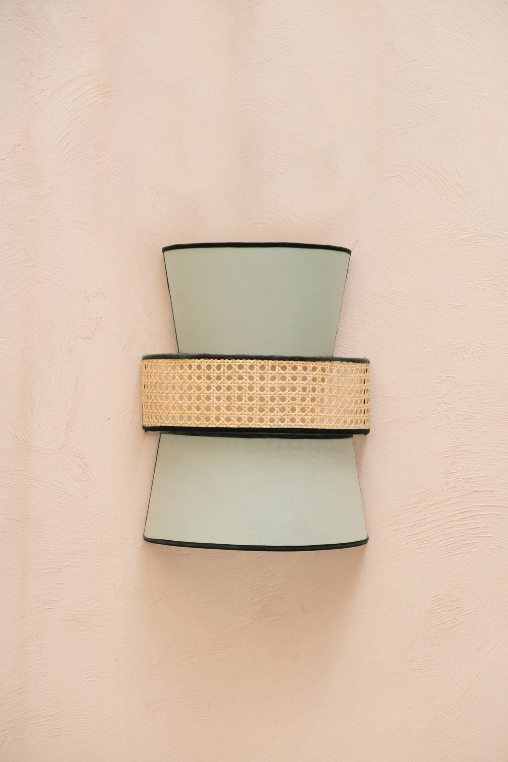 Applique en Cannage – Éclat Naturel et Charme Authentique